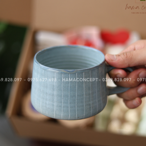 Alternative view of Ly cốc sứ xanh sọc trắng tráng men