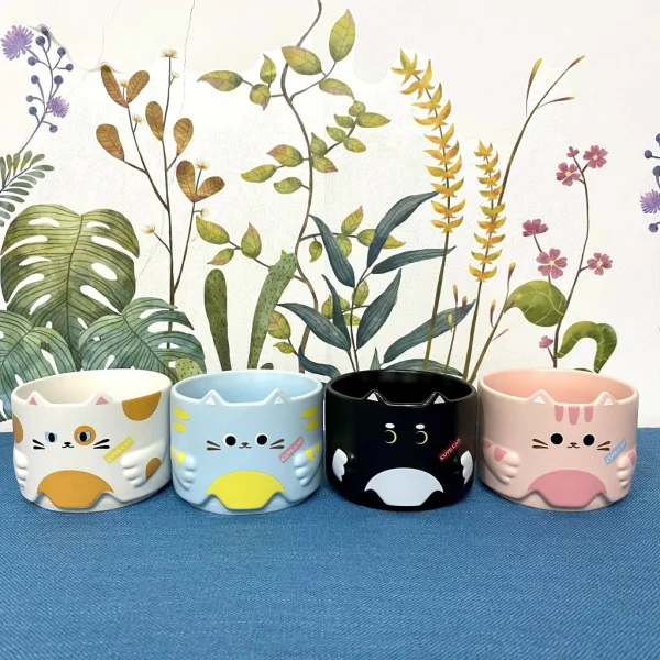 Ly sứ in mèo xếp chồng
